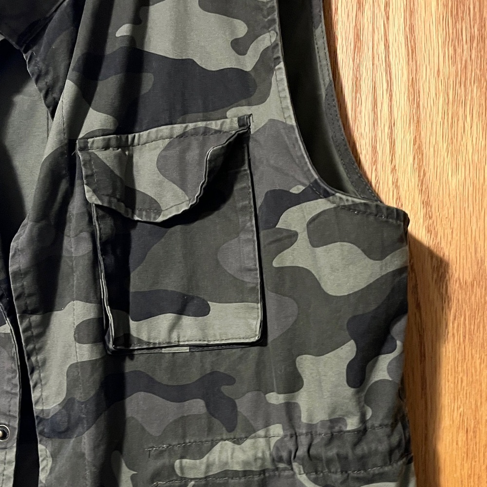 Love Tree Green Camouflage Vest - Picture 5 of 12